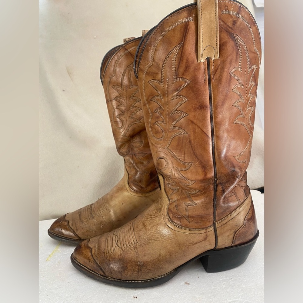 J CHISHOLM Western Cowboy Boots men’s Tow ton Tan and Brown Size 9.5 EE.